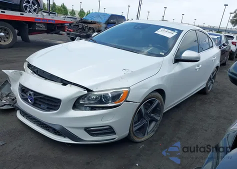 2015 Volvo S60 T6 R-Design Platinum из США, поврежденный, VIN YV1902TS7F1345877